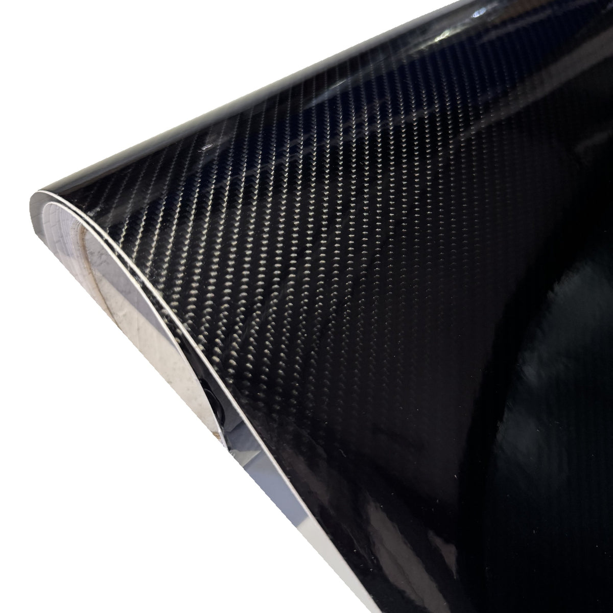 Krawędź rolki folii carbon czarny z połyskiem Premium i splot carbonu